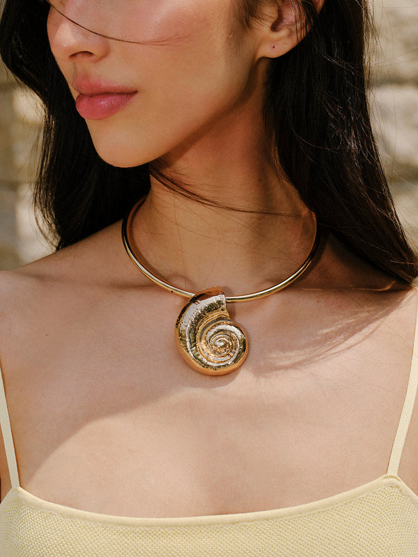 Shell Pendant Choker Necklace
